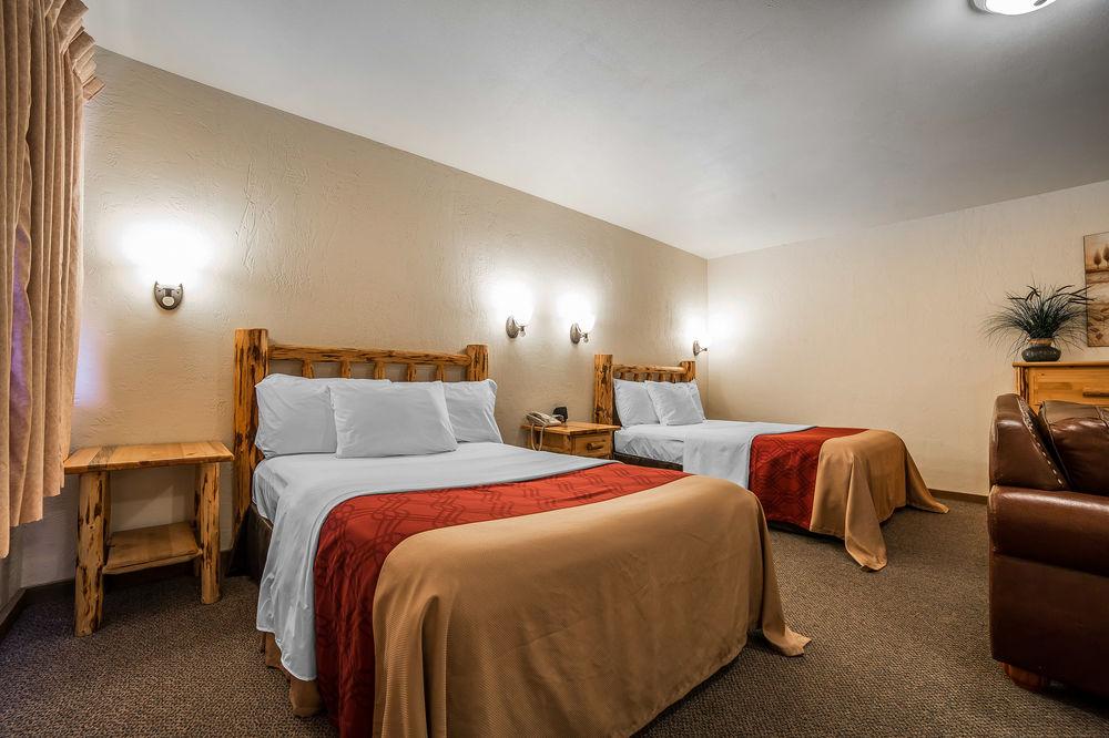 Econo Lodge Inn & Suites Kalispell - Glacier National Park Gateway Exterior photo