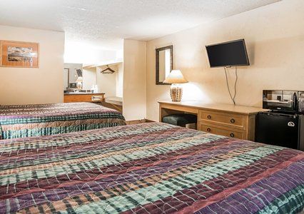 Econo Lodge Inn & Suites Kalispell - Glacier National Park Gateway Room photo