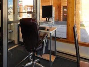 Econo Lodge Inn & Suites Kalispell - Glacier National Park Gateway Exterior photo
