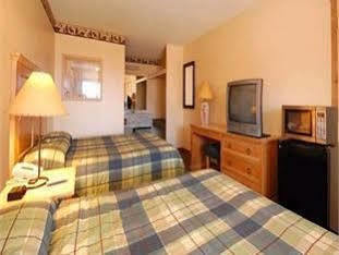 Econo Lodge Inn & Suites Kalispell - Glacier National Park Gateway Exterior photo