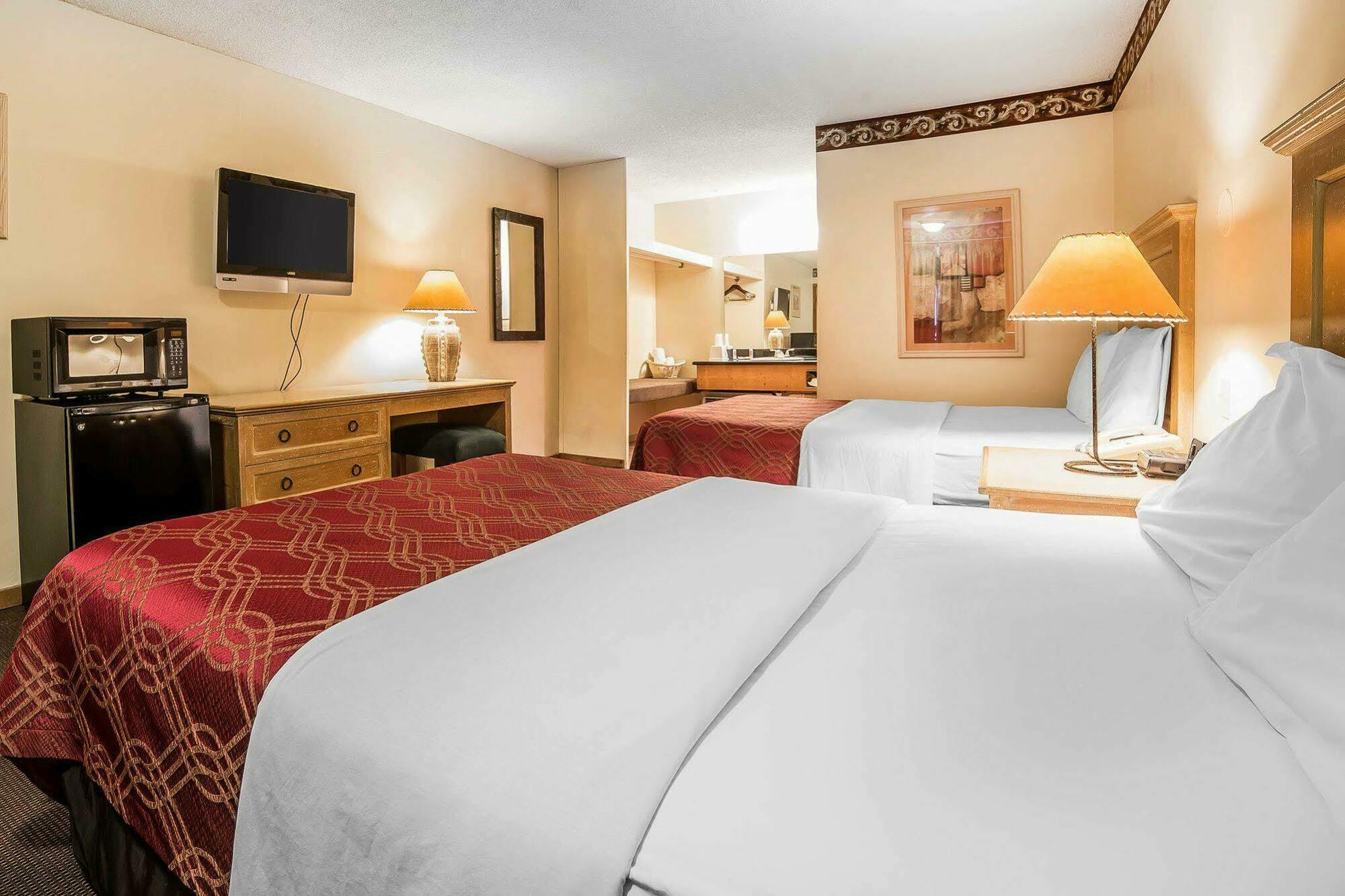 Econo Lodge Inn & Suites Kalispell - Glacier National Park Gateway Exterior photo